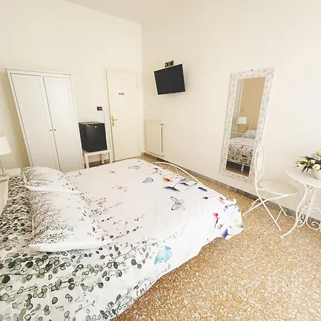 A Casa Di Mario E Nene Bed & Breakfast Viareggio
